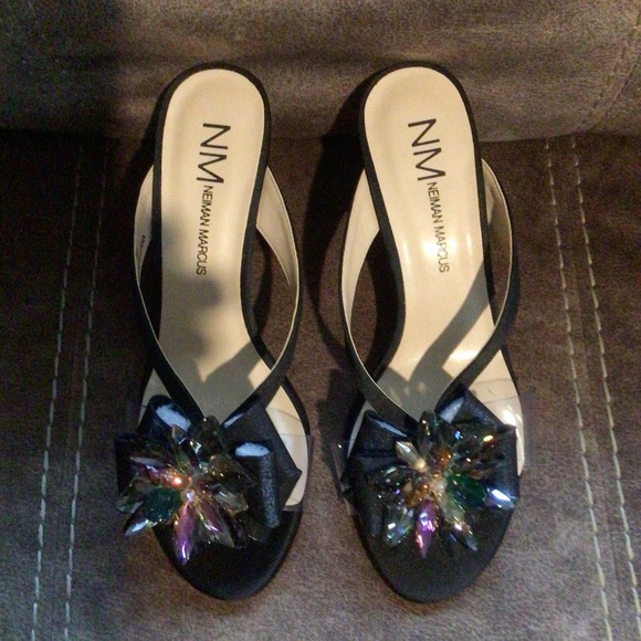 NWOB Women’s Nieman Marcus Crystal Jeweled Slides - Size 8M - Picture 1 of 4